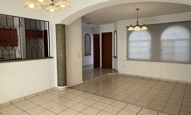 Casa en Renta en Punta Juriquilla | Jardín, Seguridad y Excelente Ubicación