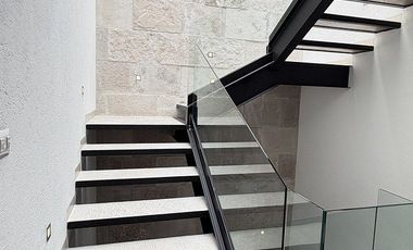 Casa en Renta en Zibatá | 4 niveles · Roof Garden · Salón de juegos · Jardín