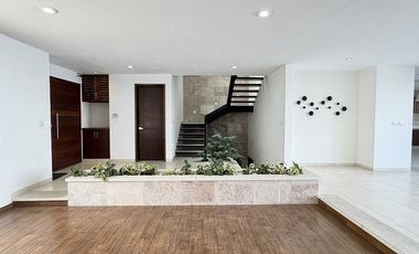 Casa en Renta en Zibatá | 4 niveles · Roof Garden · Salón de juegos · Jardín