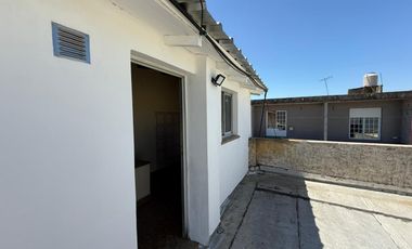 Casa ph tres ambientes terraza en alquiler Sarandi Avellaneda