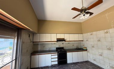 Casa ph tres ambientes terraza en alquiler Sarandi Avellaneda