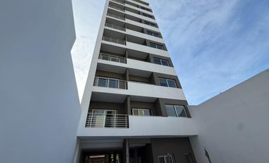 Departamento monoambiente al contrafrente con balcón en alquiler en Wilde