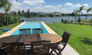 Casa al lago en venta