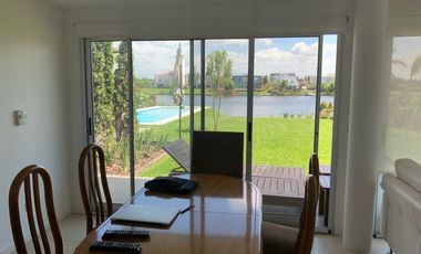 Casa al lago en venta