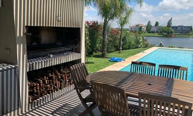 Casa al lago en venta