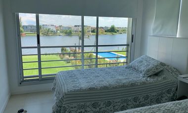 Casa al lago en venta