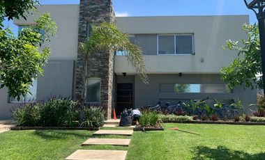 Casa al lago en venta