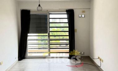 Alquiler de Departamento 2 Ambientes  en Haedo al Frente con Balcón Muy buen estado