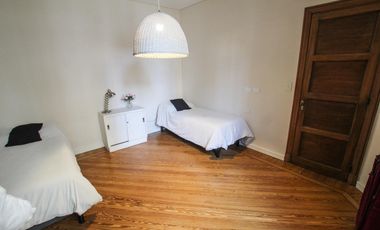 Departamento 4 ambientes en alquiler  en Monserrat impecable estado.