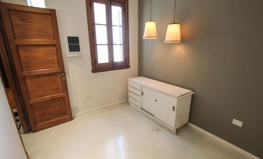 Departamento 4 ambientes en alquiler  en Monserrat impecable estado.