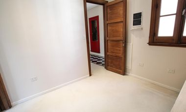 Departamento 4 ambientes en alquiler  en Monserrat impecable estado.