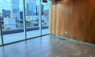 Oficina acondicionada en renta de 255m2 en Torre AAA en Valle Oriente