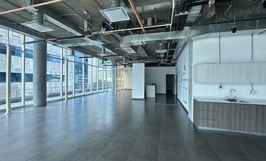 Oficina acondicionada en renta de 260m2 en Torre AAA en Valle Oriente
