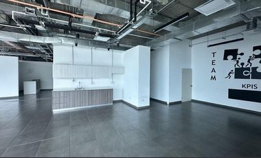 Oficina acondicionada en renta de 260m2 en Torre AAA en Valle Oriente