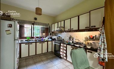 Exc Chalet 5 Amb con Fondo, Quincho y Garage