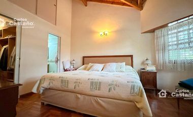 Exc Chalet 5 Amb con Fondo, Quincho y Garage