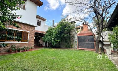 Exc Chalet 5 Amb con Fondo, Quincho y Garage