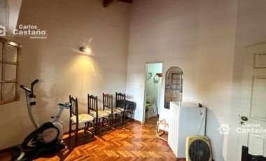 Exc Chalet 5 Amb con Fondo, Quincho y Garage