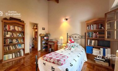 Exc Chalet 5 Amb con Fondo, Quincho y Garage