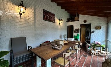 Exc Chalet 5 Amb con Fondo, Quincho y Garage