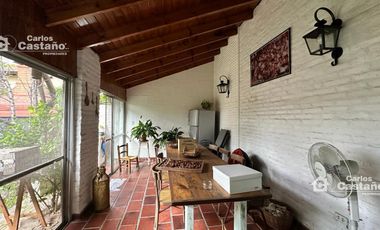 Exc Chalet 5 Amb con Fondo, Quincho y Garage