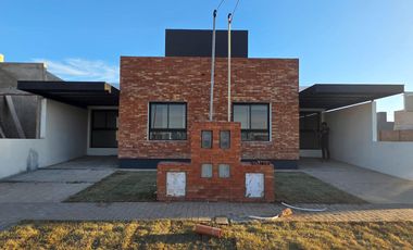 IMPERDIBLE PROPIEDAD EN BARRIO MANANTIALES