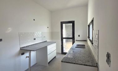 IMPERDIBLE PROPIEDAD EN BARRIO MANANTIALES