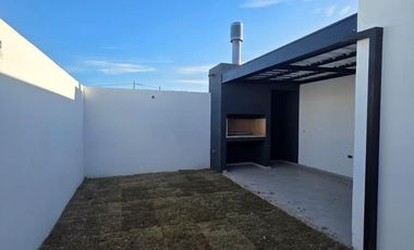 IMPERDIBLE PROPIEDAD EN BARRIO MANANTIALES