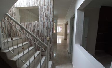 Se Vende Hermosa Casa En Yumbo De Tres Pisos Unifamiliar