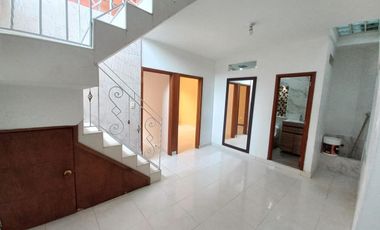 Se Vende Hermosa Casa En Yumbo De Tres Pisos Unifamiliar