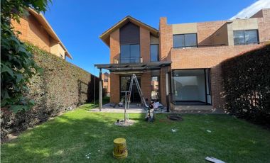 Chia Casa en renta Hacienda Fontanar cocina remodelada vista parque