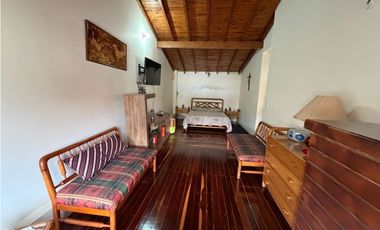 SE VENDE EN LA CEJA CASA DE 2do y 3Er PISO, 186 m2, ESQUINERA, 6 habit