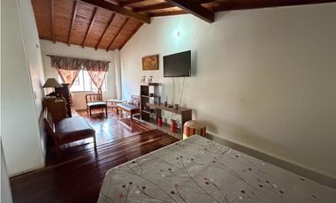 SE VENDE EN LA CEJA CASA DE 2do y 3Er PISO, 186 m2, ESQUINERA, 6 habit