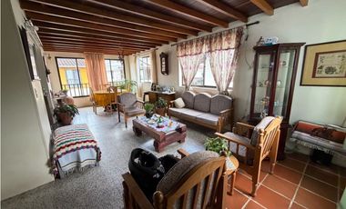 SE VENDE EN LA CEJA CASA DE 2do y 3Er PISO, 186 m2, ESQUINERA, 6 habit