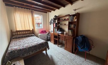 SE VENDE EN LA CEJA CASA DE 2do y 3Er PISO, 186 m2, ESQUINERA, 6 habit