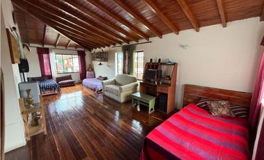 SE VENDE EN LA CEJA CASA DE 2do y 3Er PISO, 186 m2, ESQUINERA, 6 habit