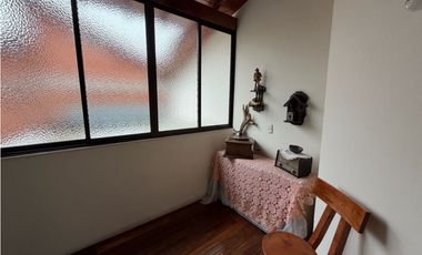 SE VENDE EN LA CEJA CASA DE 2do y 3Er PISO, 186 m2, ESQUINERA, 6 habit