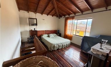 SE VENDE EN LA CEJA CASA DE 2do y 3Er PISO, 186 m2, ESQUINERA, 6 habit