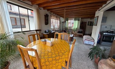 SE VENDE EN LA CEJA CASA DE 2do y 3Er PISO, 186 m2, ESQUINERA, 6 habit
