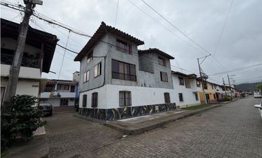SE VENDE EN LA CEJA CASA DE 2do y 3Er PISO, 186 m2, ESQUINERA, 6 habit