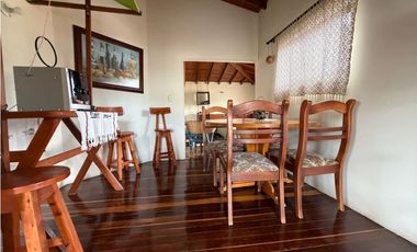 SE VENDE EN LA CEJA CASA DE 2do y 3Er PISO, 186 m2, ESQUINERA, 6 habit