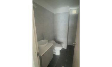 SE ARRIENDA HERMOSO LOCAL  EN CLASS 24  ANTONIA SANTOS.