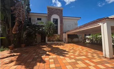 SE VENDE LUJOSA CASA EN DOS MARES 7 HABITACIONES PISCINA Y JACUZZI