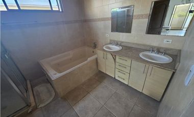 SE VENDE LUJOSA CASA EN DOS MARES 7 HABITACIONES PISCINA Y JACUZZI