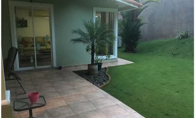 Venta de Casa en Residencial Azores, Villa Lucre