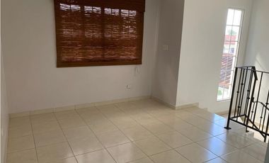 Venta de Casa en Residencial Azores, Villa Lucre