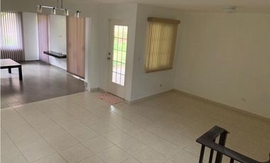 Venta de Casa en Residencial Azores, Villa Lucre