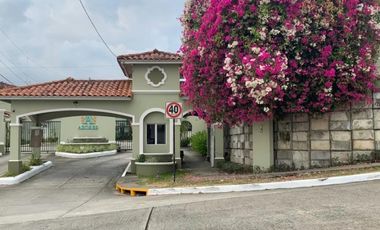 Venta de Casa en Residencial Azores, Villa Lucre