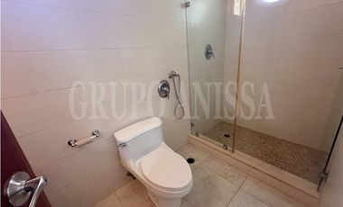 OPORTUNIDAD! Se vende Amplia Casa en Tucan Country Cocoli