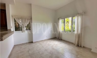 OPORTUNIDAD! Se vende Amplia Casa en Tucan Country Cocoli